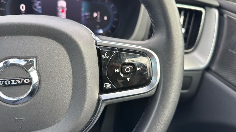 Volvo Xc60 2.0 B4P Plus Dark 5dr Geartronic Petrol Estate